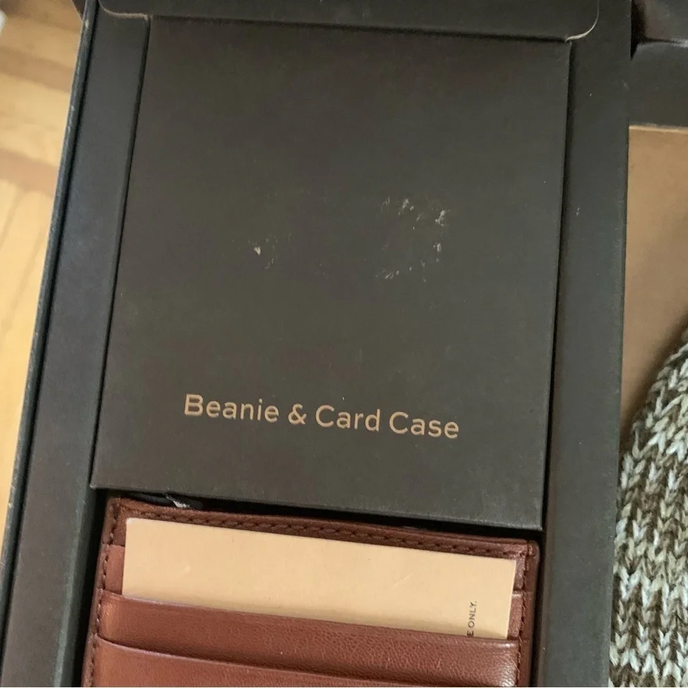 FRYE | NWT Gift Set Brown Marled Knit Beanie & Brown Leather Card Case Carrier